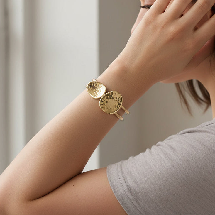 AVA cuff karperec