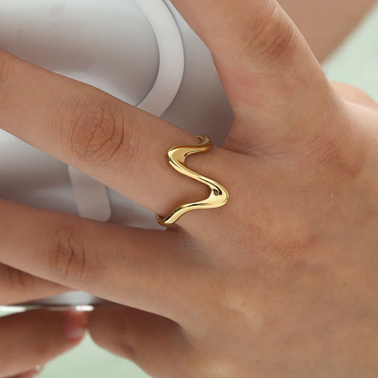 FLOW wavy ring